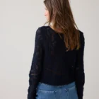 Fitted short jumper made of 100% cotton in a macramé look. Pairs well with a camisole or bralette underneath. Washing advice: we recommend washing this item in a laundry bag.