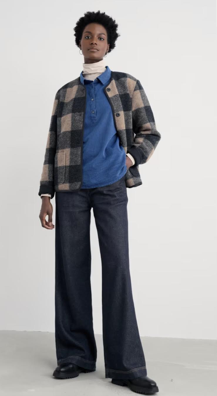 Your new go-to jacket, with a relaxed fit and a comfortable round neck. Our Merywen Jacket is soft to the touch, thoughtfully designed with sleek curved hems and neat bound edges. Wear it open or closed and layered through the seasons.