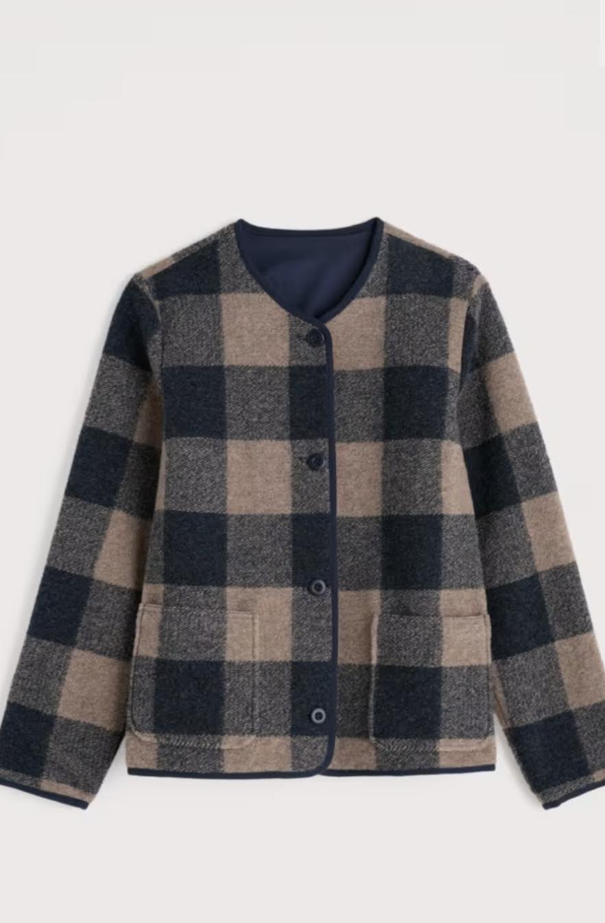 Your new go-to jacket, with a relaxed fit and a comfortable round neck. Our Merywen Jacket is soft to the touch, thoughtfully designed with sleek curved hems and neat bound edges. Wear it open or closed and layered through the seasons.