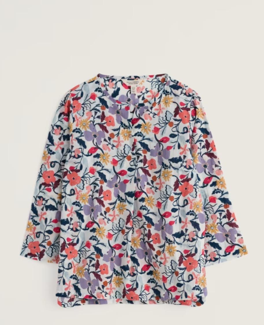 A pretty, relaxed top with feminine details, made from soft and breathable cotton. The notch neck has a functioning singular button and a subtle crossover design, while the dropped hem has curved edges that look great worn loose over trousers. Just add a pair of easy trainers for effortless everyday style. Main Garment:100% Cotton (organic) Relaxed fit Notch neckline Button fastening Certified organic to Global Organic Textile Standards (GOTS) by Soil Association Certification GOTS-11394 Machine Wash 30C
