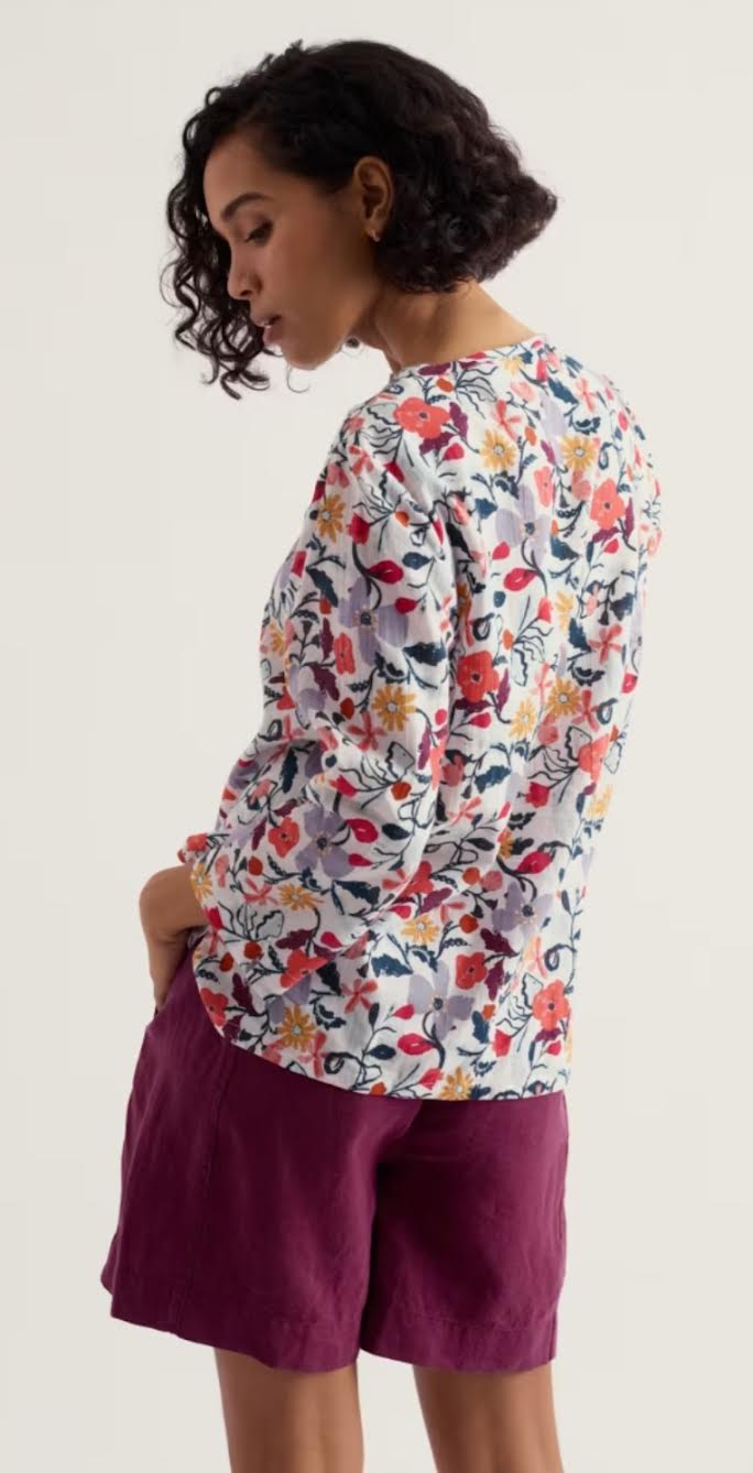 A pretty, relaxed top with feminine details, made from soft and breathable cotton. The notch neck has a functioning singular button and a subtle crossover design, while the dropped hem has curved edges that look great worn loose over trousers. Just add a pair of easy trainers for effortless everyday style. Main Garment:100% Cotton (organic) Relaxed fit Notch neckline Button fastening Certified organic to Global Organic Textile Standards (GOTS) by Soil Association Certification GOTS-11394 Machine Wash 30C