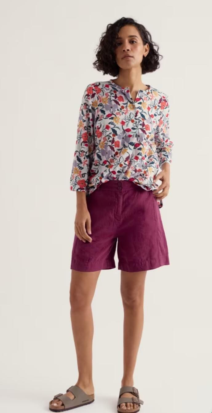 0-20 A pretty, relaxed top with feminine details, made from soft and breathable cotton. The notch neck has a functioning singular button and a subtle crossover design, while the dropped hem has curved edges that look great worn loose over trousers. Just add a pair of easy trainers for effortless everyday style. Main Garment:100% Cotton (organic) Relaxed fit Notch neckline Button fastening Certified organic to Global Organic Textile Standards (GOTS) by Soil Association Certification GOTS-11394 Machine Wash 30C